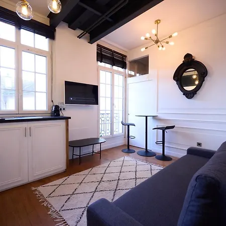 Un Cosy Au Coeur De 17 Batignolles , Monceau Appartement Parijs