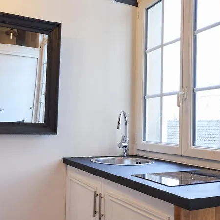 Un Cosy Au Coeur De 17 Batignolles , Monceau * Parijs